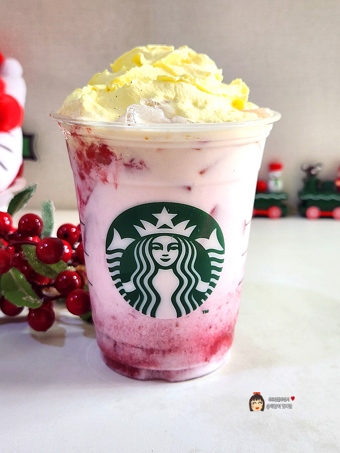 비쥬얼-미쳐버린-스벅-봄-시즌-음료-슈크림딸기라떼.jpg-0-이미지