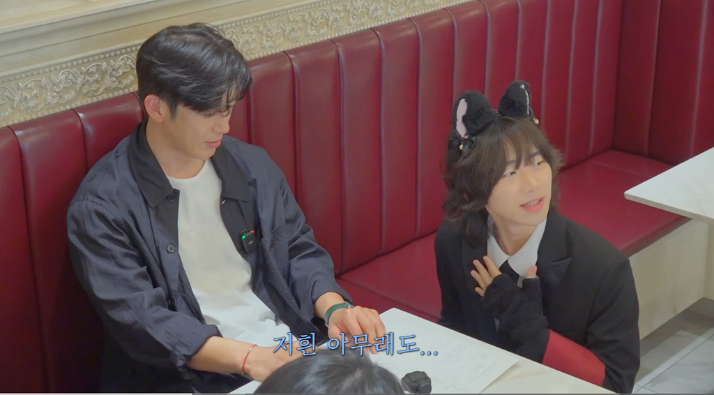 집사-카페가서-현타온-78년생-잘생긴-아저씨.cap-42-이미지