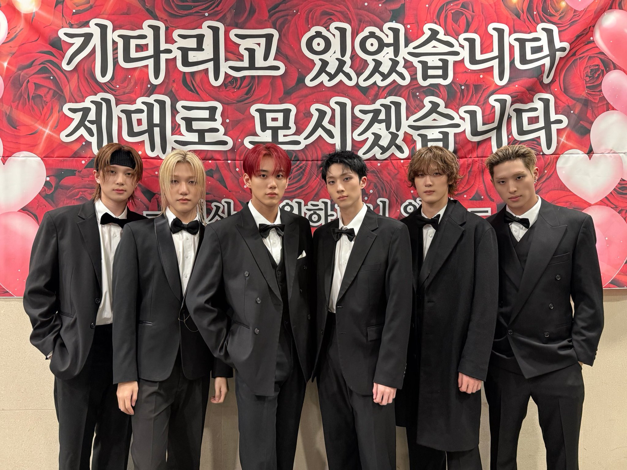 어제자-350명-미니-팬미팅-뷔페에서-진행한-남자-아이돌.twt-0-이미지