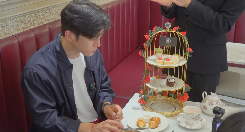 집사-카페가서-현타온-78년생-잘생긴-아저씨.cap-67-이미지