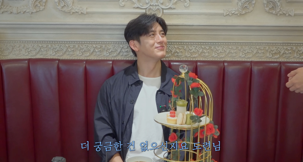 집사-카페가서-현타온-78년생-잘생긴-아저씨.cap-81-이미지