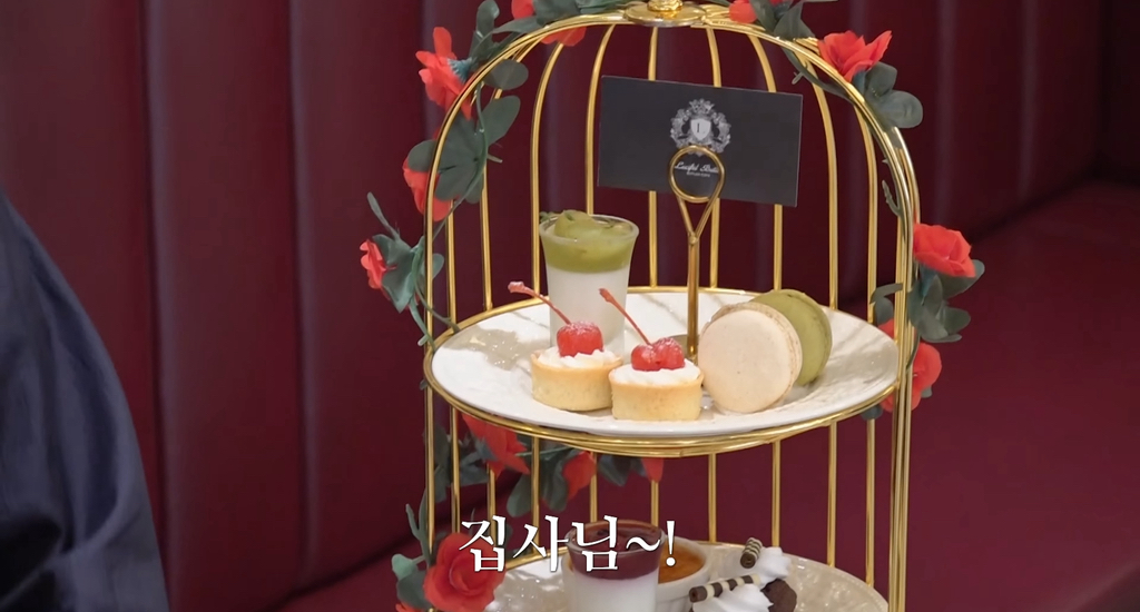 집사-카페가서-현타온-78년생-잘생긴-아저씨.cap-54-이미지