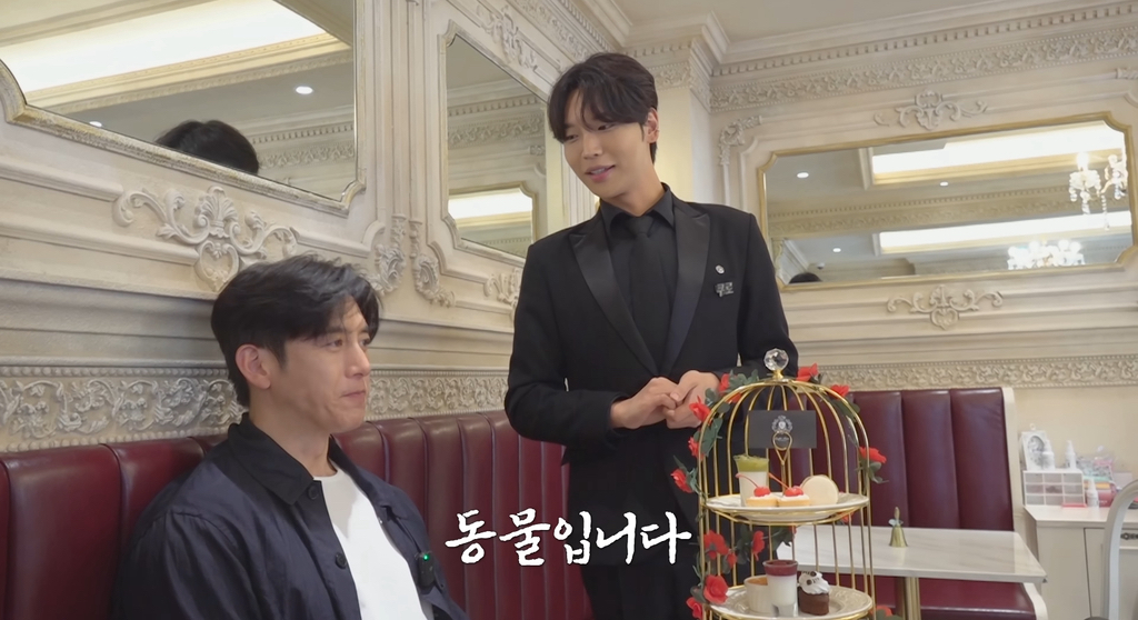 집사-카페가서-현타온-78년생-잘생긴-아저씨.cap-80-이미지