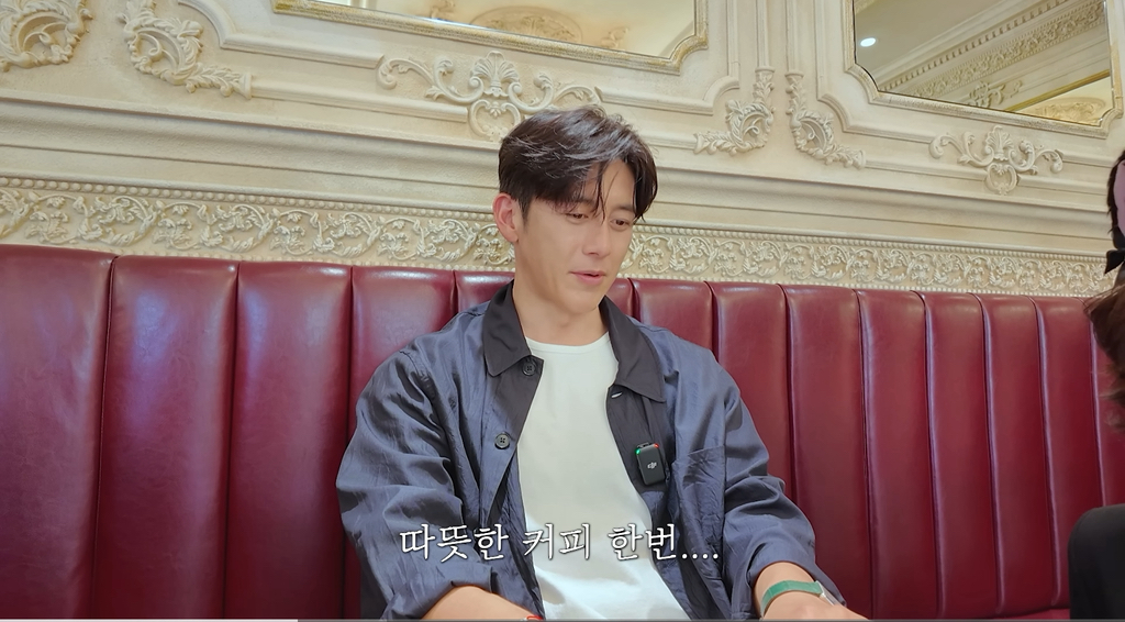 집사-카페가서-현타온-78년생-잘생긴-아저씨.cap-41-이미지