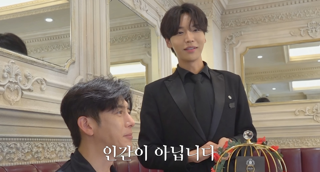 집사-카페가서-현타온-78년생-잘생긴-아저씨.cap-77-이미지