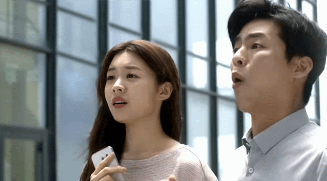 데뷔초-고윤정의-롯데리아-광고-1-이미지