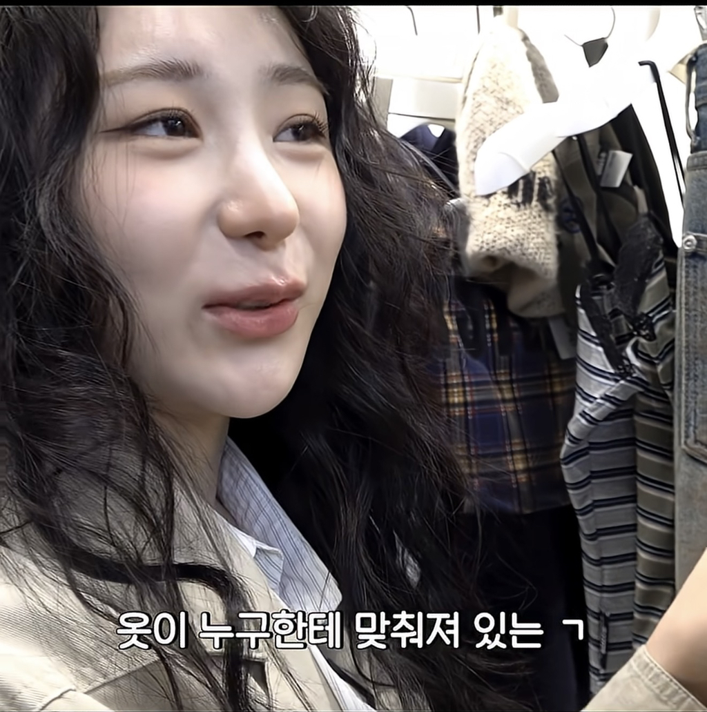 최근-출시되는-의류에-대해서-한마디-하고-싶다는-이채연-4-이미지