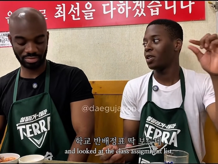 쟤랑-가는-길이-다름.-조나단-밥그릇-튼튼👍-5-이미지