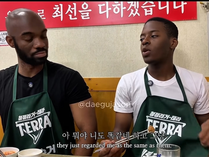 쟤랑-가는-길이-다름.-조나단-밥그릇-튼튼👍-9-이미지