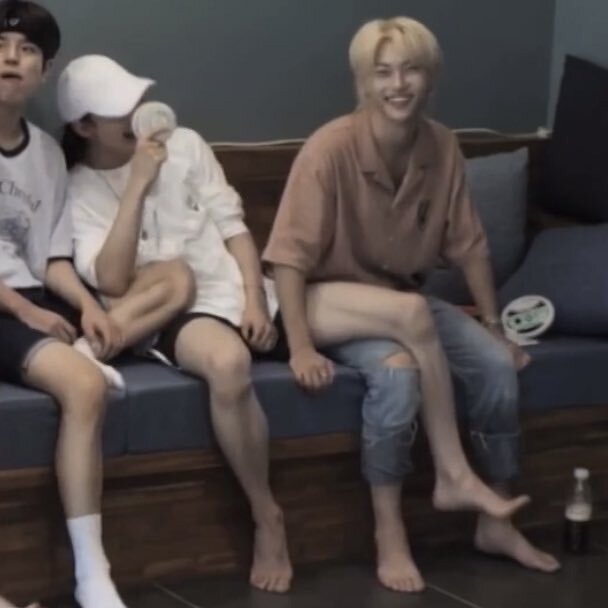 편한-사람이랑-붙어있으면-나오는-자세-6-이미지