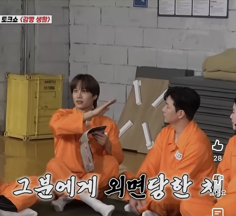 요즘-팬싸에서-최애-아닌-멤버한테-싸인받을때-하는-행동-8-이미지