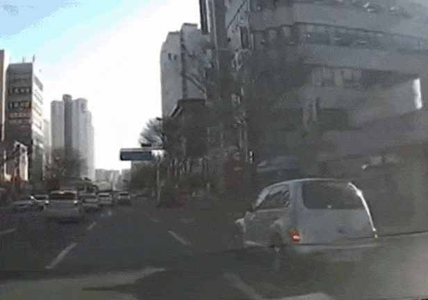 교통흐름을-생각한-센스있는-블박차-1-이미지