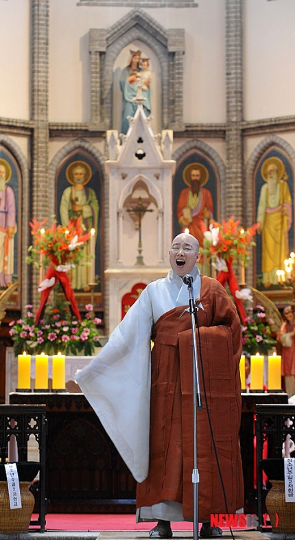 '명동성당'에서-'정율스님'이-부르는-'아베마리아'-4-이미지