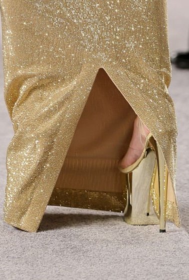 킬힐-신고-결국-삐끗한-킴-카다시안-4-이미지