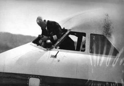 승무원이-정신적-충격으로-퇴사-했던-비행기-사고-2-이미지