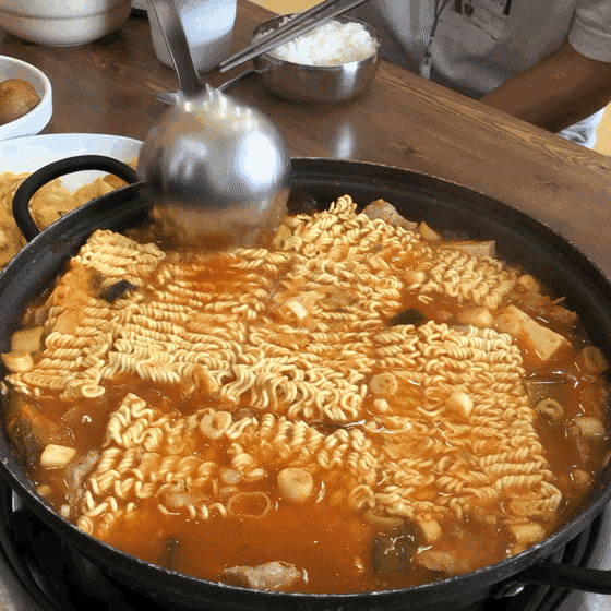 김치찌개-+-라면사리.gif-1-이미지