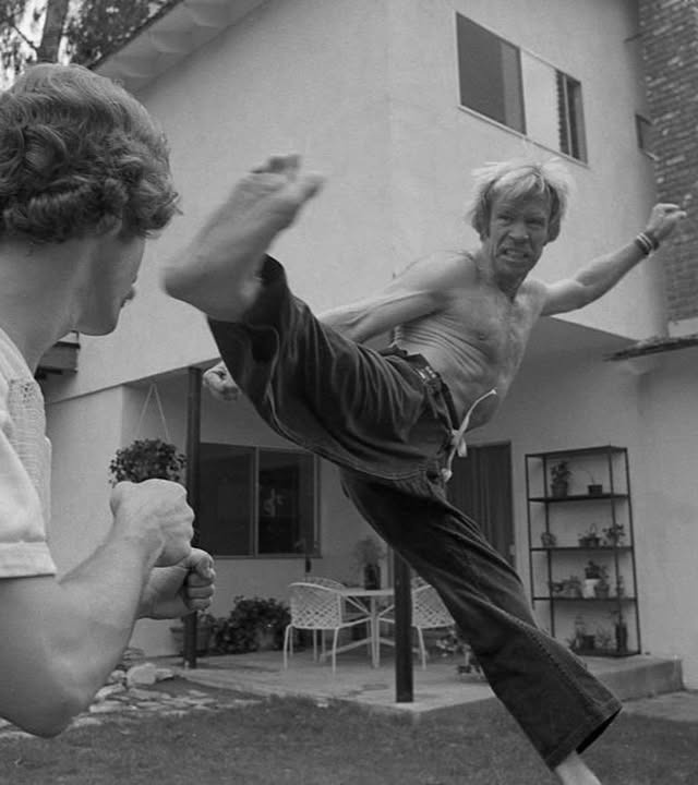 척-노리스,-86세의-나이로-사망-4-이미지