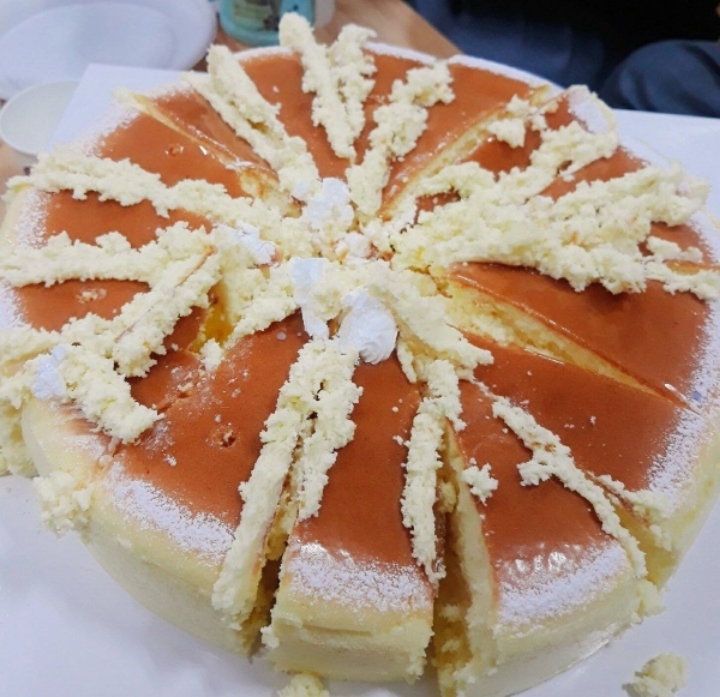 치즈케이크-컷팅하다가-욕먹음-ㅠ-0-이미지