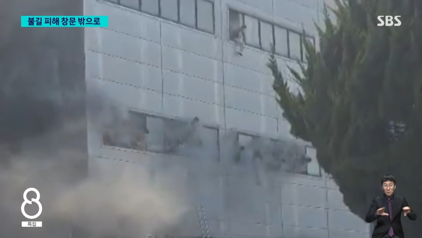 에어매트-없이-뛰어내린-생존자들…긴박했던-상황-6-이미지