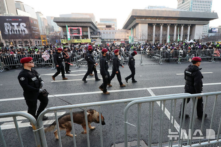 광화문-경찰견들-오늘-고생많았다-0-이미지