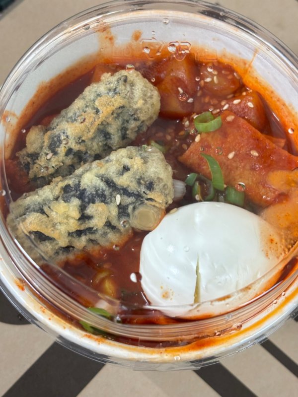 코스트코-푸드코트에-가보면-10명중-8명은-먹고-있는-음식-1-이미지