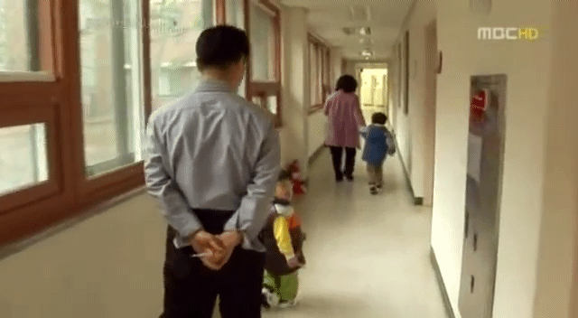 25살에-미혼모가-된-여성이-자신의-잃어버린-아이를-반-년만에-다시-찾았을-때-아이의-반응..jpgif-6-이미지