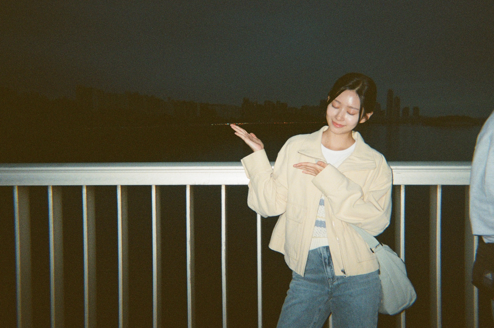 김민주-소속사에서-올려준-느좋-필카-사진-15-이미지