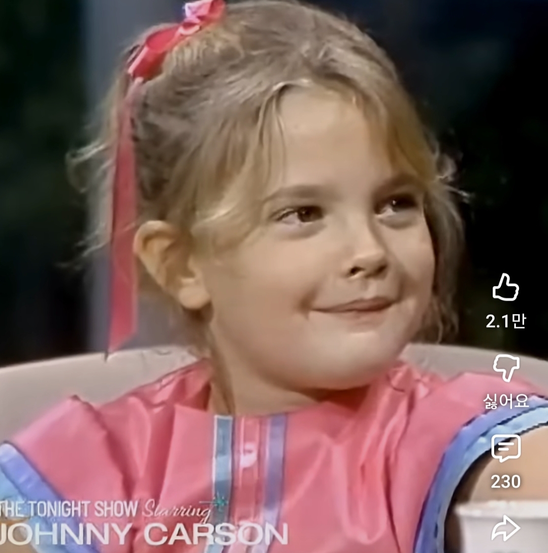 인터뷰-도중-치아-빼버리는-드류-베리모어-0-이미지