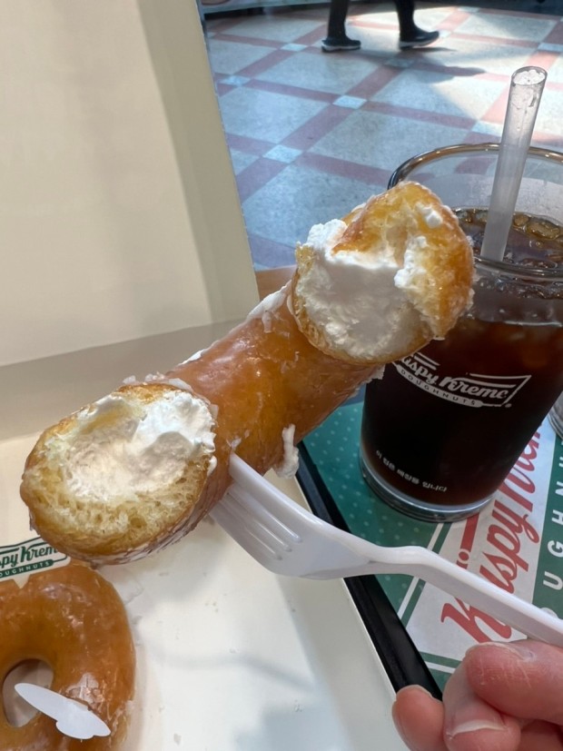 크리스피도넛-오리지널-우유크림필드.jpg-4-이미지