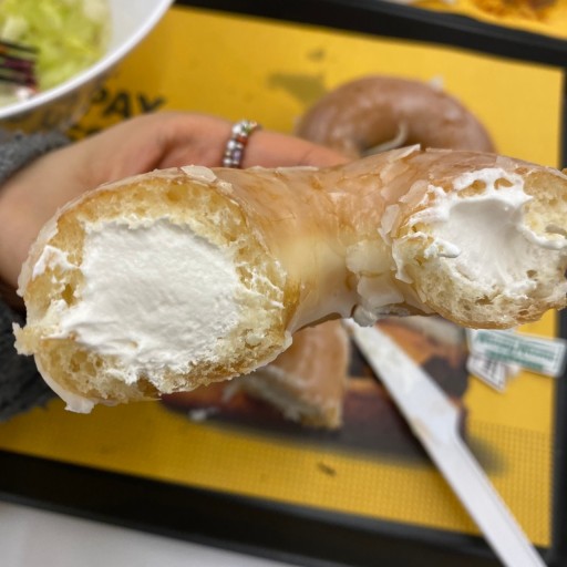 크리스피도넛-오리지널-우유크림필드.jpg-3-이미지