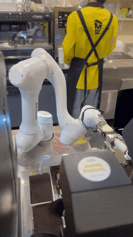 메가커피-로봇-1-이미지