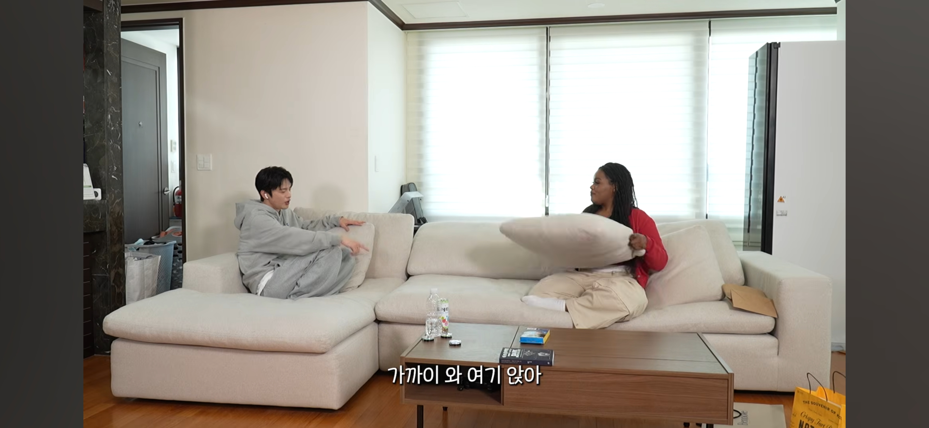 방바닥에-누워서-서인국-보내버리려는-나단이-30-이미지