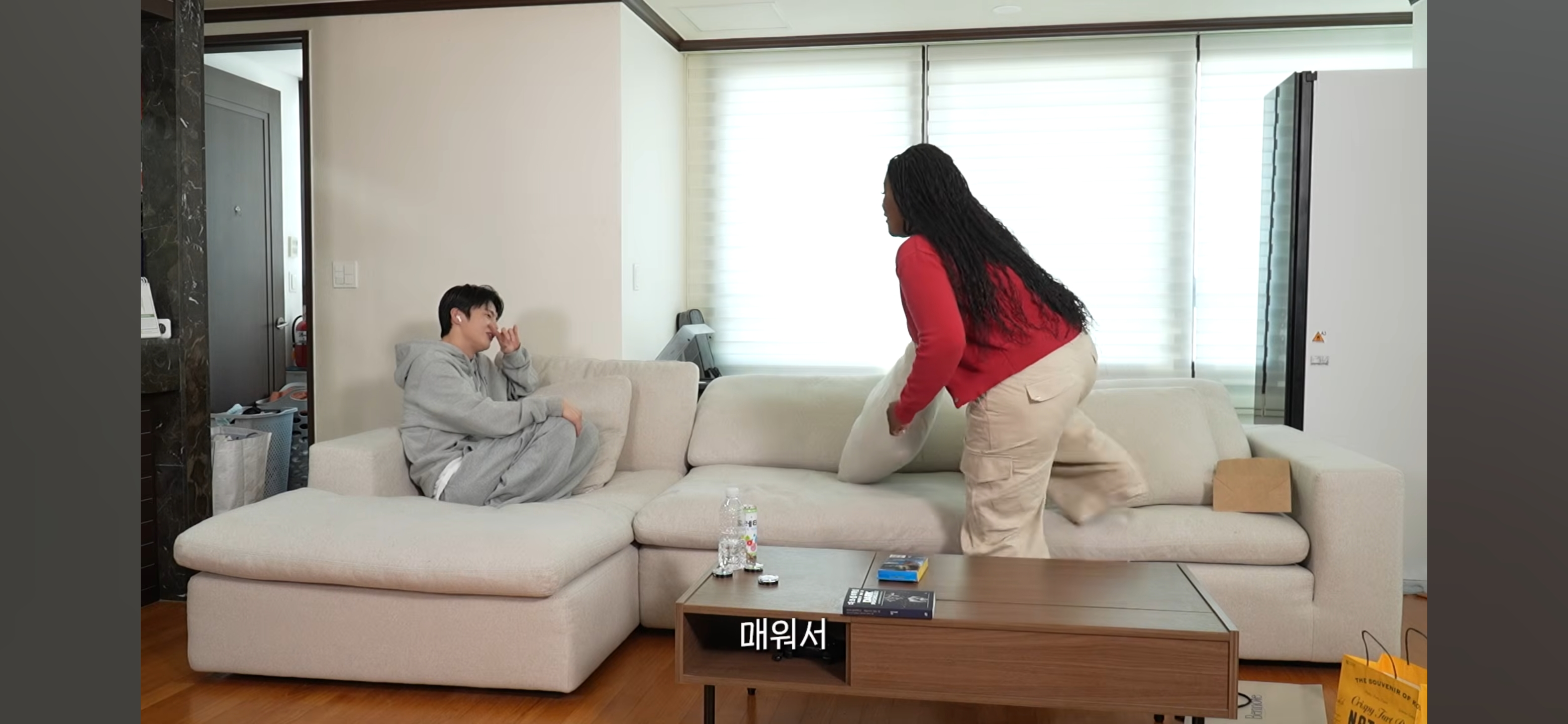 방바닥에-누워서-서인국-보내버리려는-나단이-27-이미지