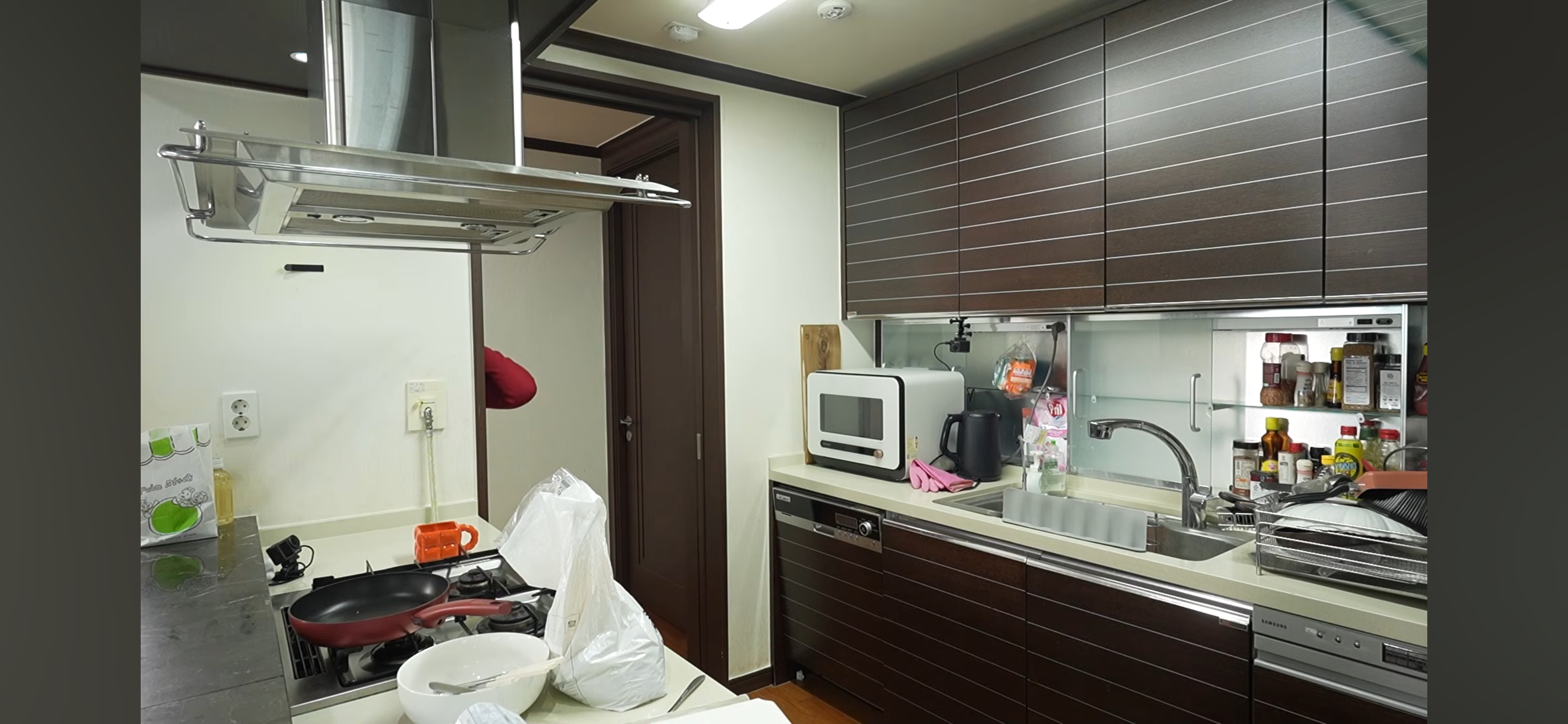 방바닥에-누워서-서인국-보내버리려는-나단이-12-이미지