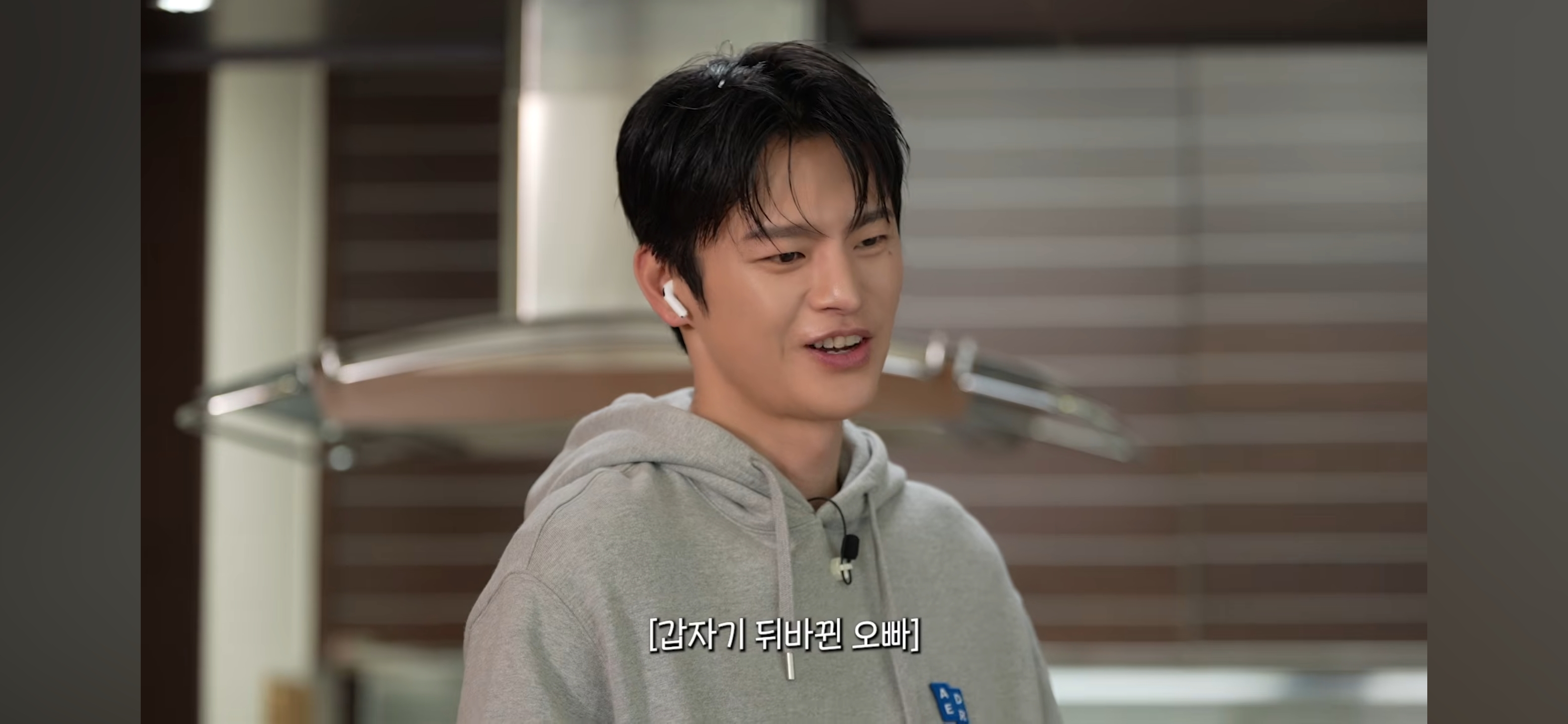 방바닥에-누워서-서인국-보내버리려는-나단이-7-이미지