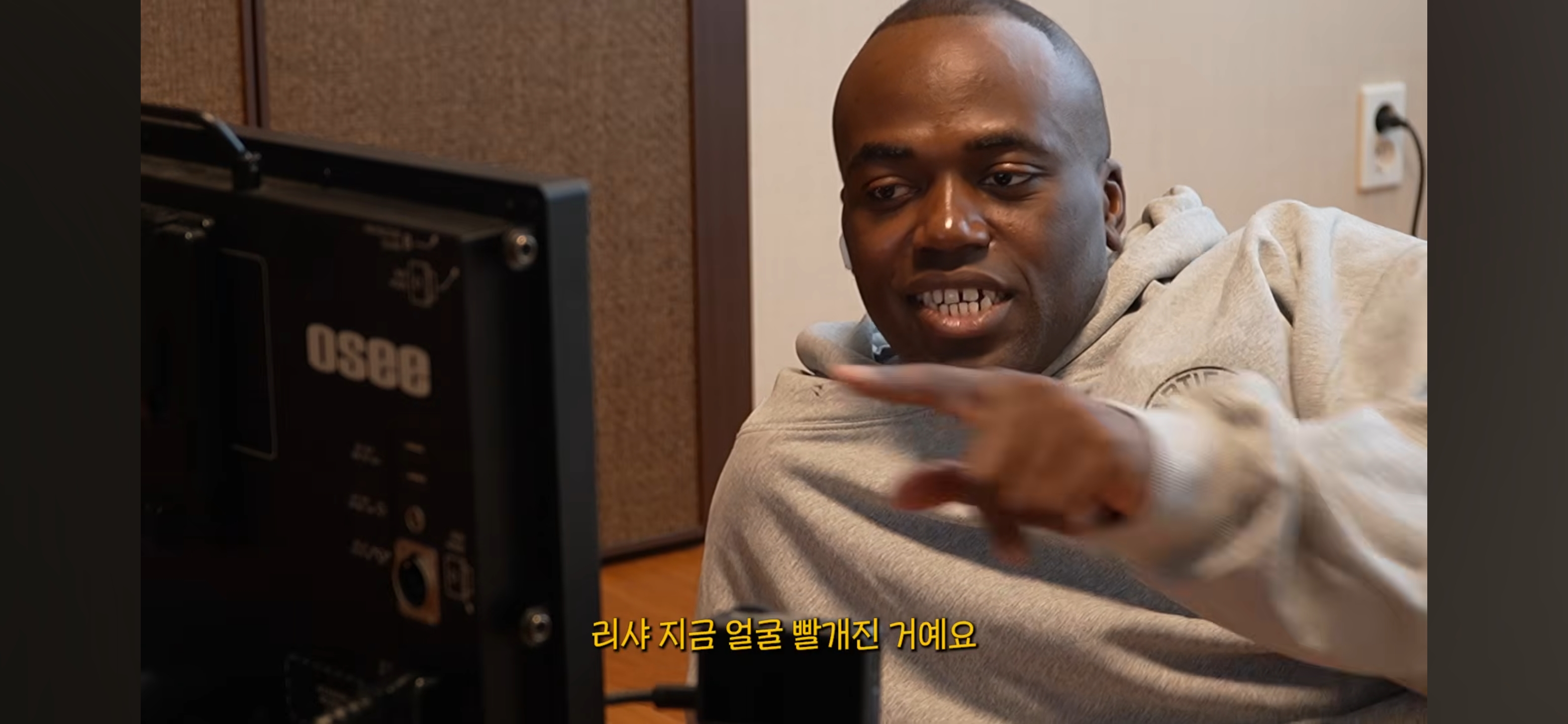 방바닥에-누워서-서인국-보내버리려는-나단이-16-이미지