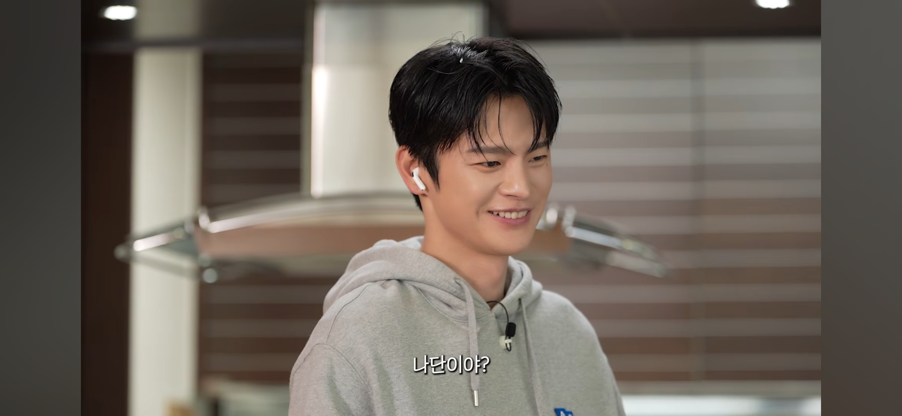 방바닥에-누워서-서인국-보내버리려는-나단이-9-이미지