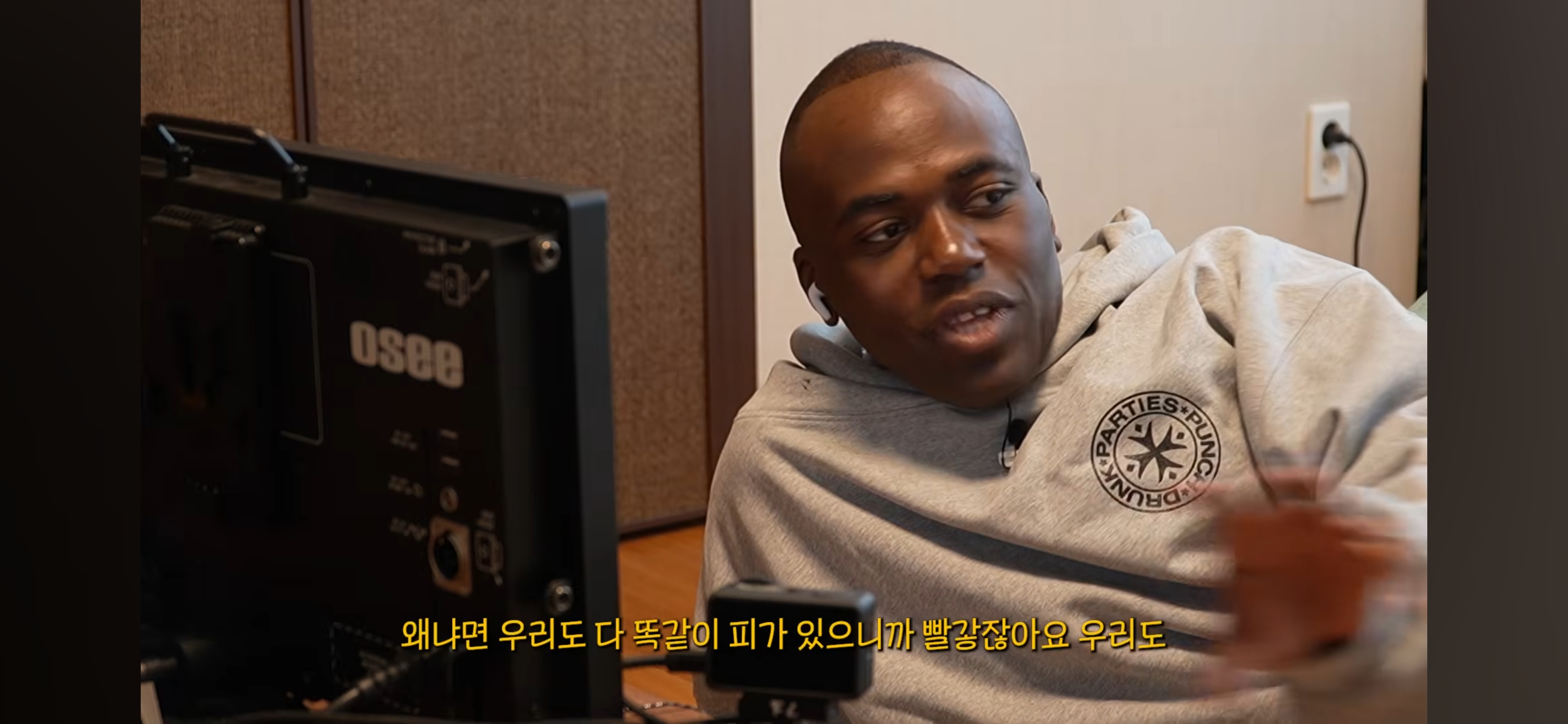 방바닥에-누워서-서인국-보내버리려는-나단이-19-이미지