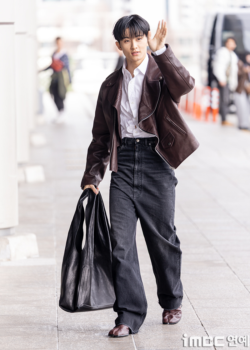 메종-마르지엘라-쇼-참석차-상하이로-출국하는-자이언티-NCT-마크-22-이미지