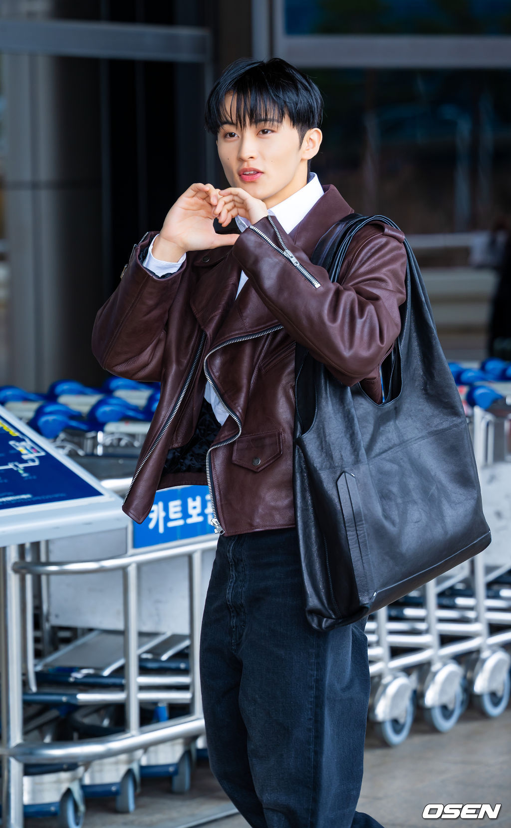 메종-마르지엘라-쇼-참석차-상하이로-출국하는-자이언티-NCT-마크-33-이미지