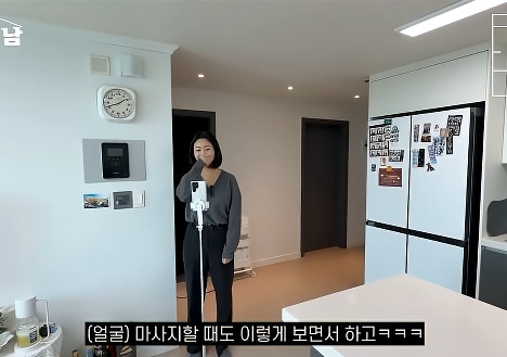 집에서-놀고-있는-삼각대를-활용하고-있는-방법-1-이미지