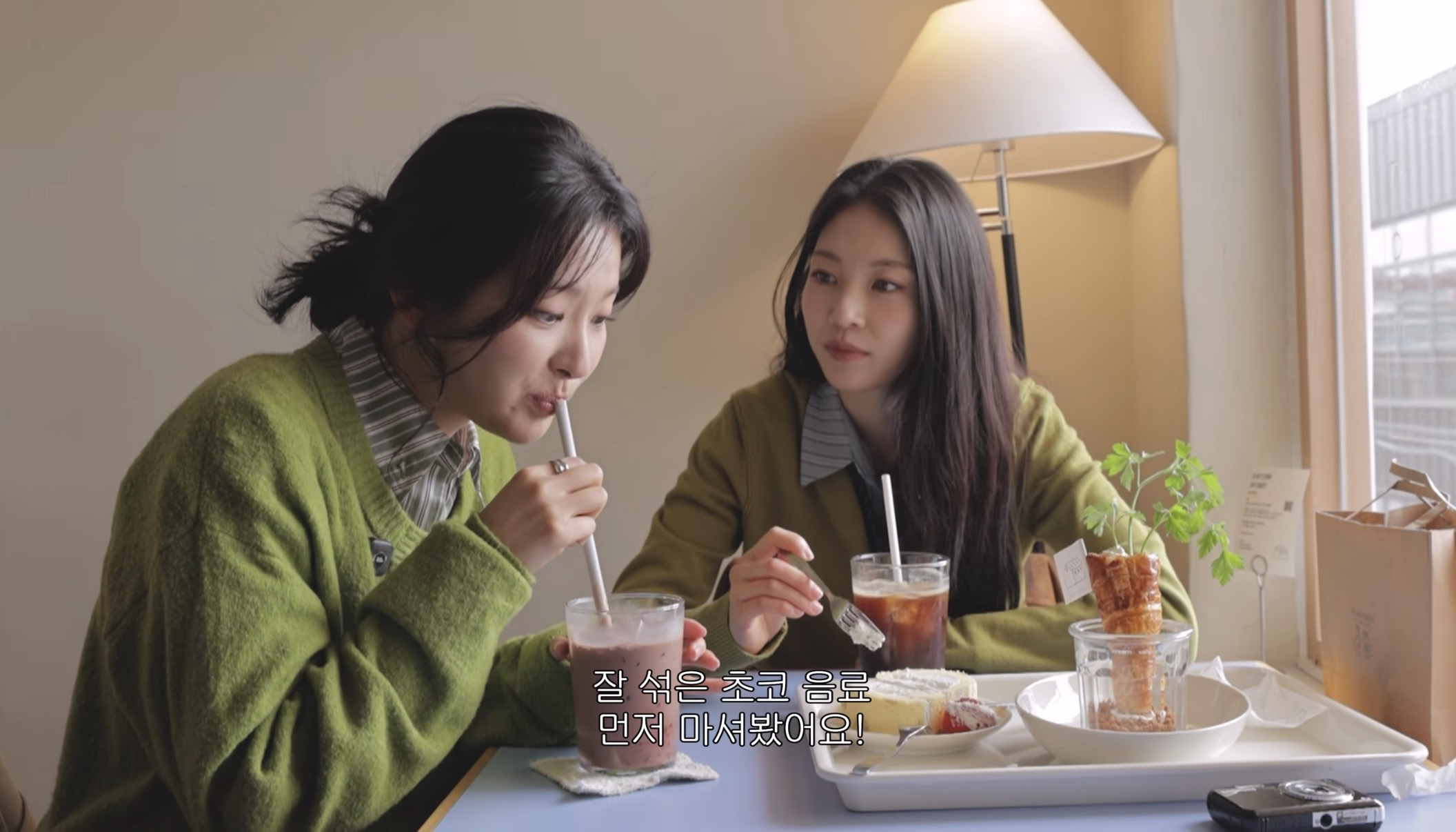 빨대-같이-쓰는걸로-신기하단-반응-있었던-슬기&공승연-10-이미지