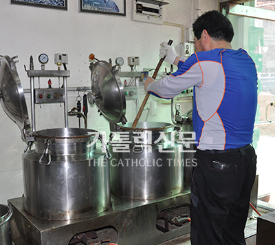 성당-지을-돈-없어서-주말마다-칡-캐서-총-35t을-캤대ㅜㅜㅜㅋㅋㅋ-4-이미지