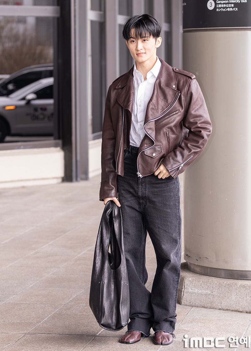 메종-마르지엘라-쇼-참석차-상하이로-출국하는-자이언티-NCT-마크-24-이미지