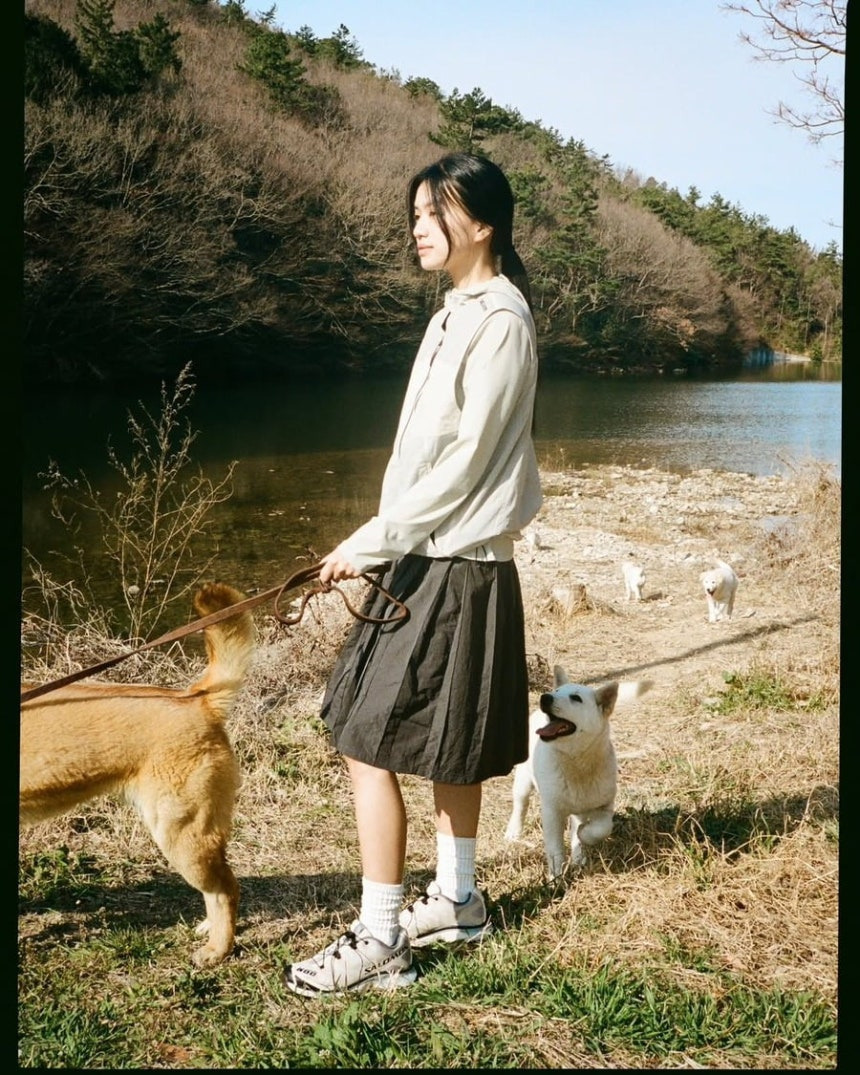 "한국적인-게-힙해"-'러닝화-맛집'-살로몬,-진돗개-입었다-0-이미지