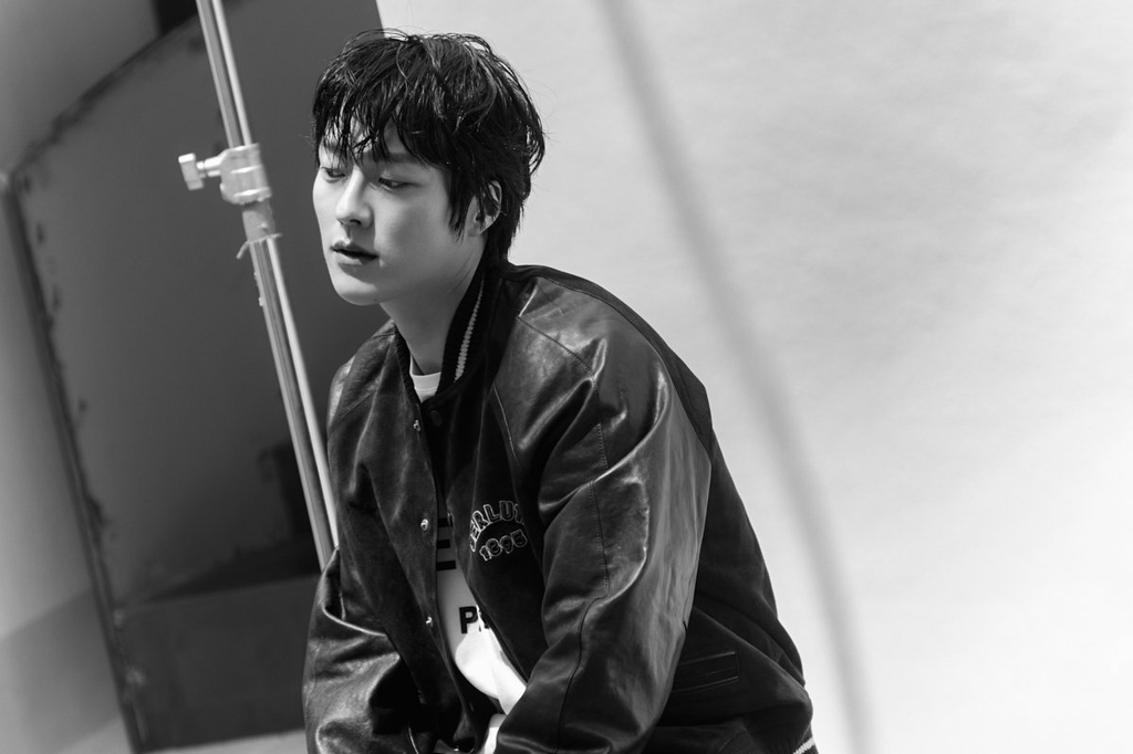 모델-본업할-때의-장기용-화보들-13-이미지