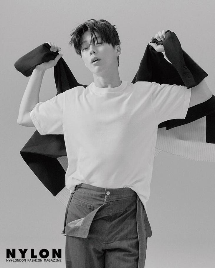 모델-본업할-때의-장기용-화보들-23-이미지