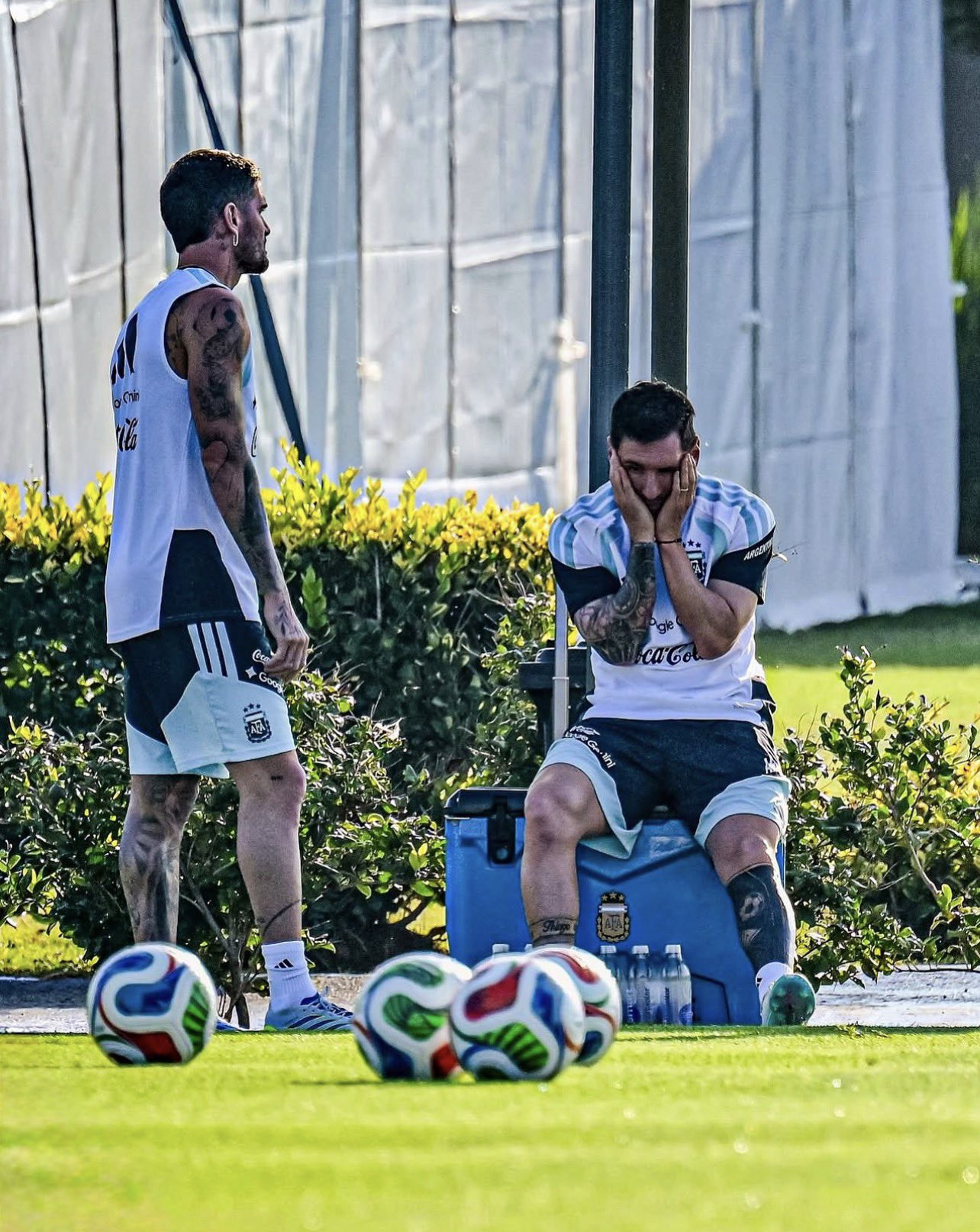 훈련-도중-만감이-교차하는-리오넬-메시-2-이미지