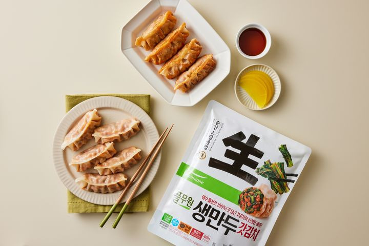 "알싸한-풍미-그대로-담아냈다"-풀무원,-'생만두-갓김치'-출시-0-이미지