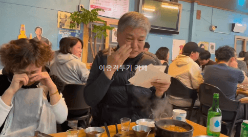 임신-소식-듣고-기뻐하는-가족들-3-이미지